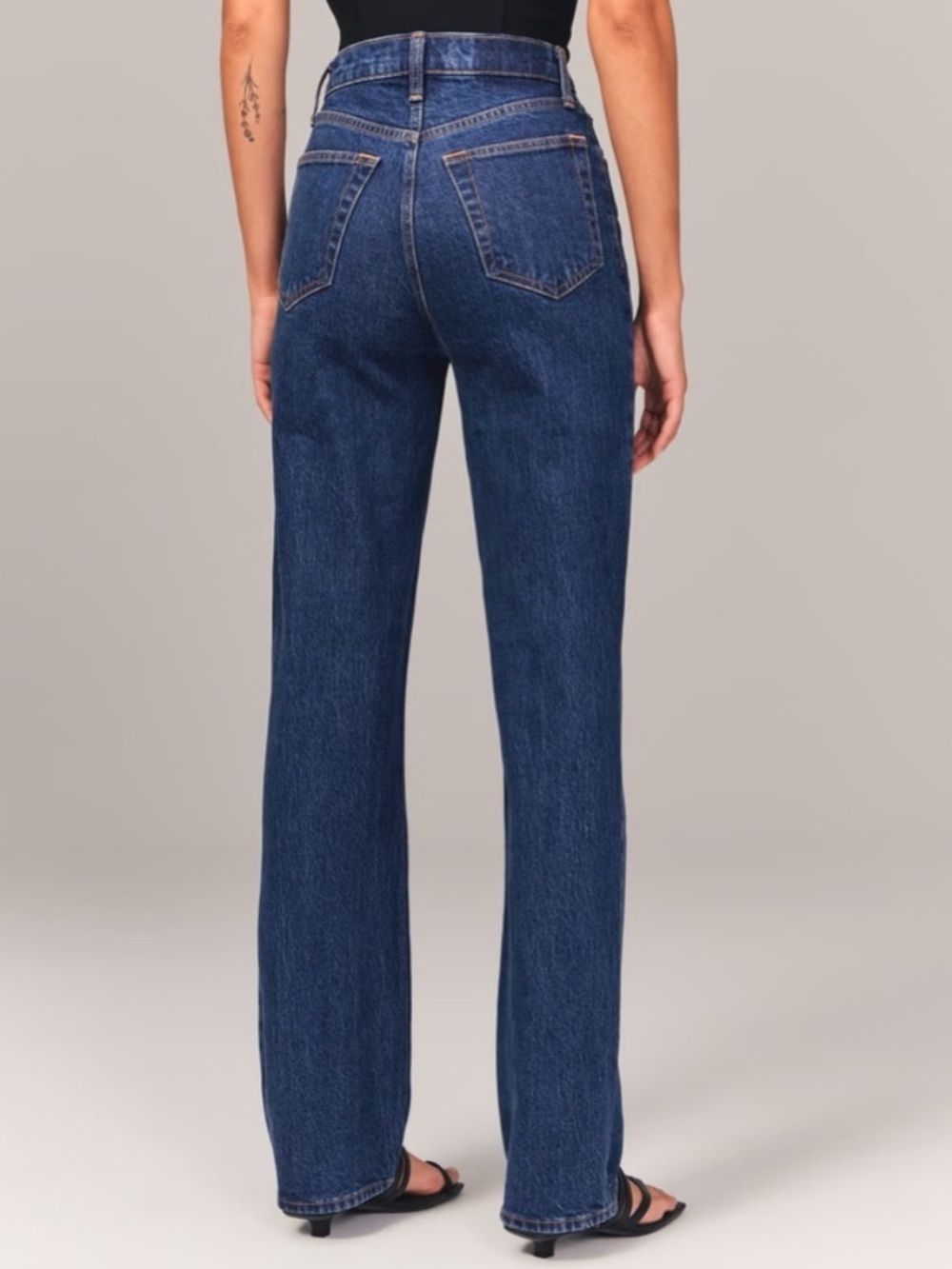 Abercrombie Curve Love The 90’s Straight Ultra High Rise - Dark Wash - Picture 2 of 5